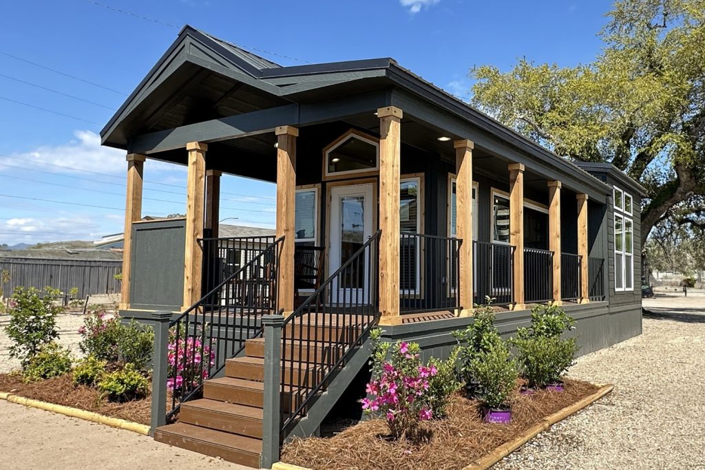 Brazos_PC-541P_Park_Cottage_Park_model_RV_Tiny_Home-19